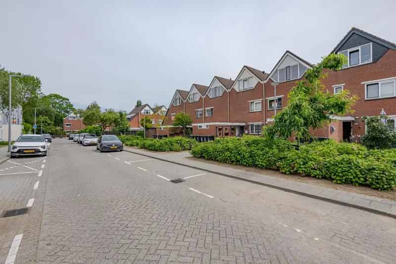Ruime Tussenwoning te koop IJsselmonde 122m2 5 slaapkamers