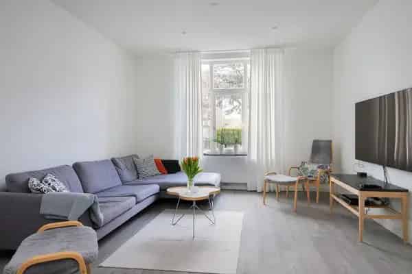 Gerenoveerde Hoekwoning met 4 slaapkamers