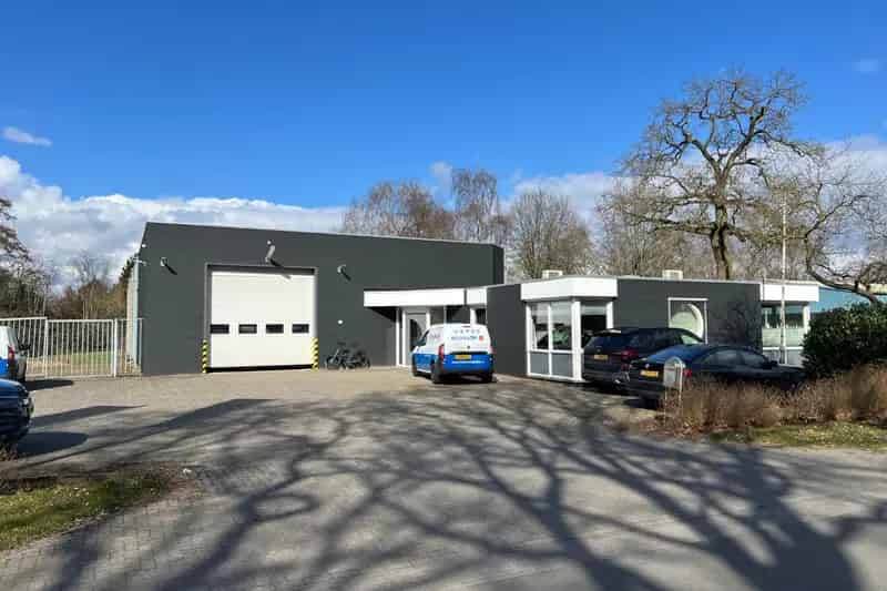 Bedrijfshal te Huur Emmen 910m2 Kantoor Loading Dock