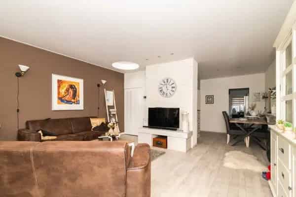 Gemeubileerde gezinswoning Spijkenisse 115m² Dakterras Tuin