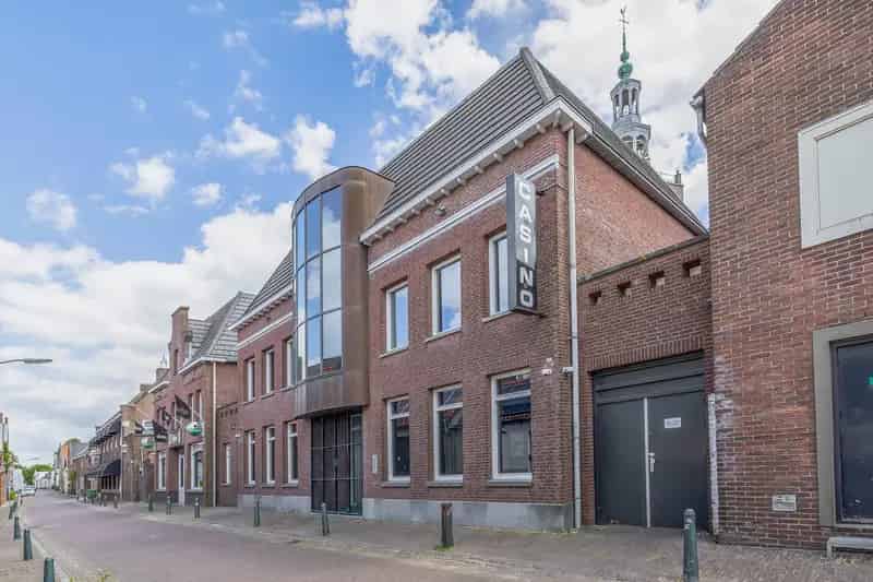 Bedrijfshal Zevenbergen te koop: Kerkstraat 2-6