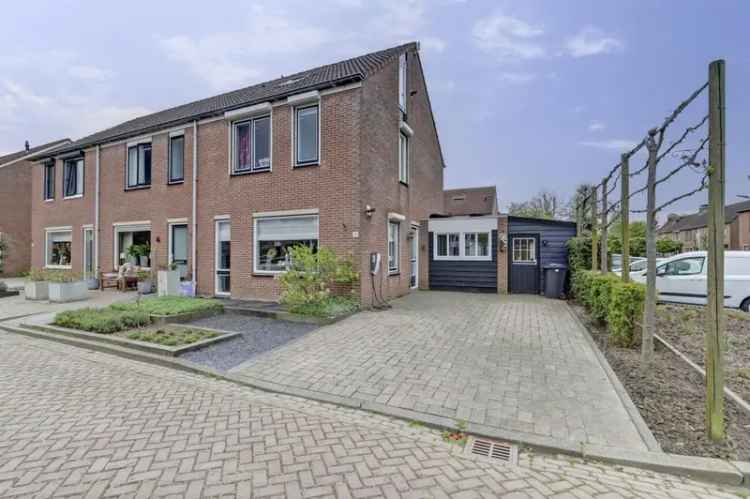 Ruime Hoekwoning 5 Slaapkamers Waarde