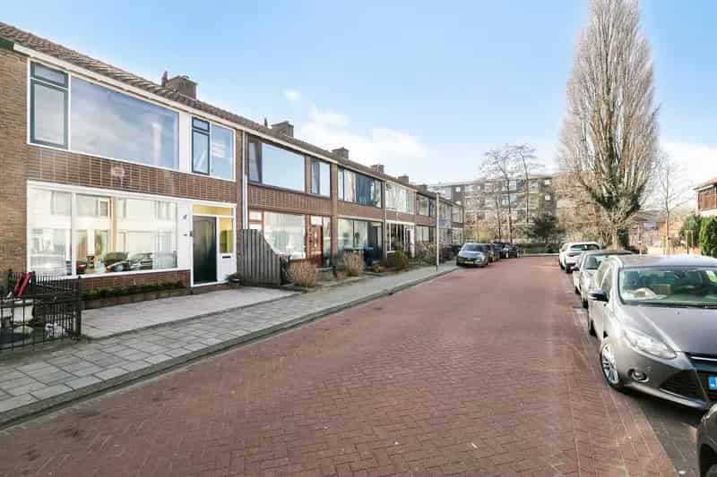 4 Kamer Eengezinswoning Spijkenisse - Zonnige Tuin - Dubbel Glas