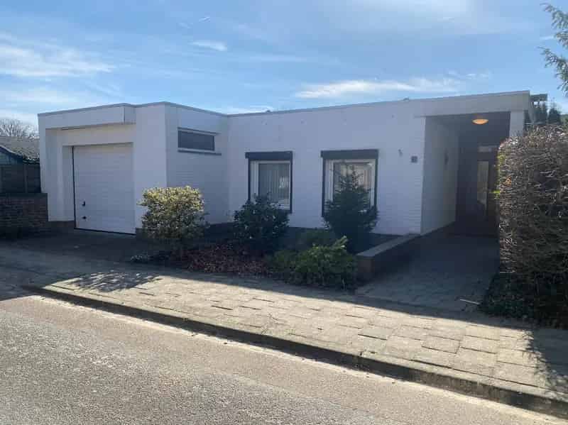 Ruime Bungalow Heerlen Heksenberg Grote Tuin Souterrain Garage