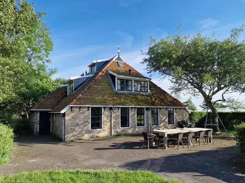Woonboerderij met Recreatie Appartement en Bedrijfs Woning te Koop