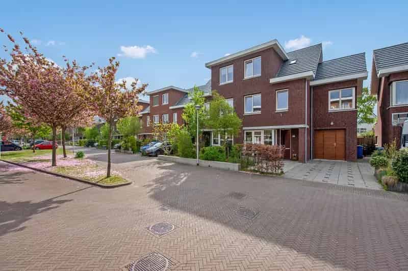 Moderne Tweekapper 7 Slaapkamers Delft
