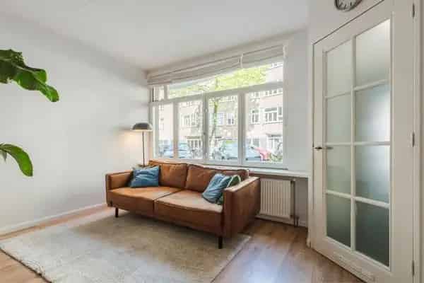 Instapklare Benedenwoning met Tuin in De Baarsjes