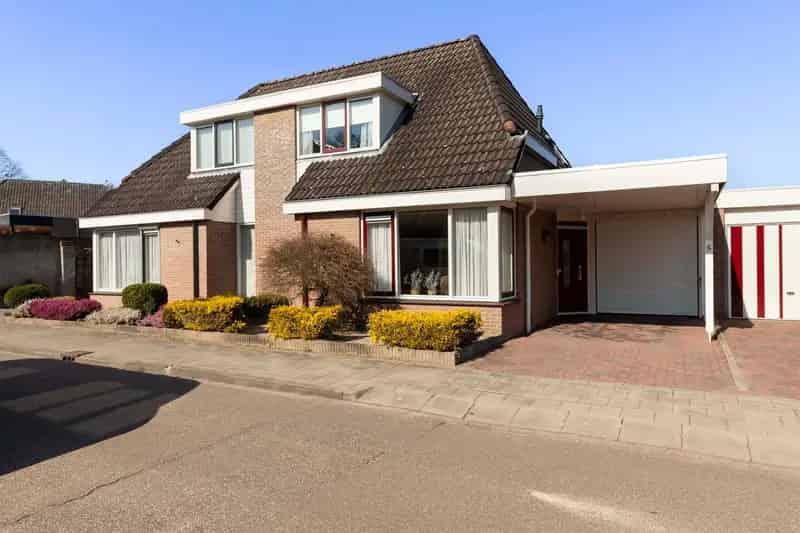 Huis te koop Vaassen: Levensloopbestendig wonen met garage en tuin