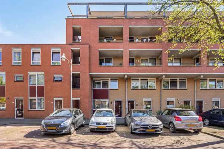 Gezinswoning met Tuin te Koop in Den Haag