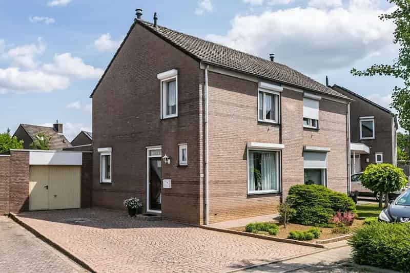 2 Onder 1 Kap Woning De Hemelder 4 Slaapkamers Garage