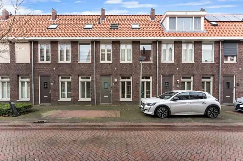Moderne Eengezinswoning Vlaardingen 4 slaapkamers Eigen parkeerplaats