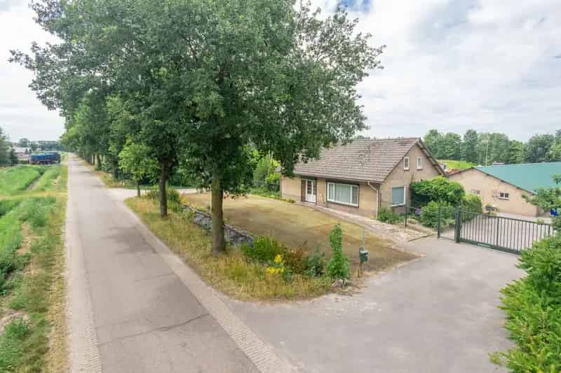 Bedrijfshal Someren 1080m² 15ha Loonbedrijf Woning