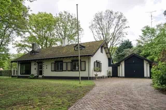Vrijstaande Woning Veghel 5 Kamers 201m2 Te Huur
