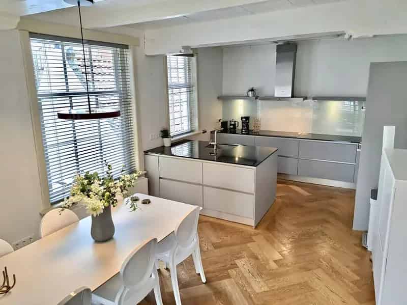 Haarlems Grachtenpand 3 slaapkamers 2 badkamers Gemeubileerd