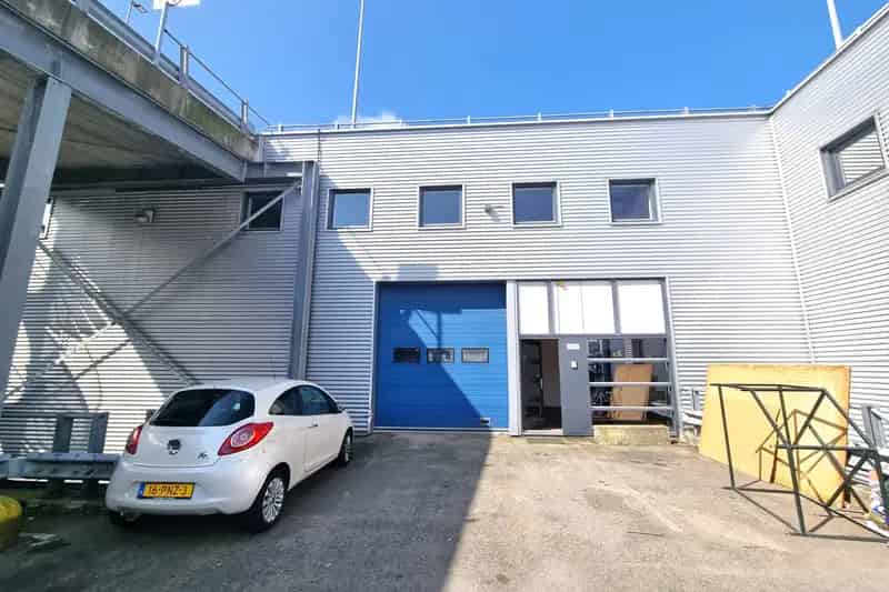 Bedrijfshal 358m² te huur Den Haag Binckhorst