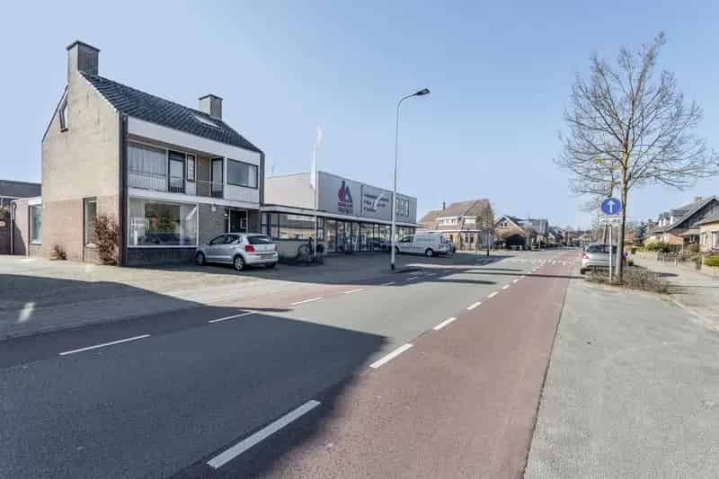 Bedrijfshal Losser te Koop: Wonen en Werken Gecombineerd