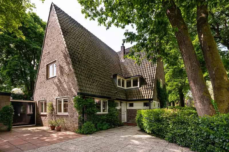 Vrijstaande Villa Hoog Baarn 219m2 1068m2 perceel Atelier Garage