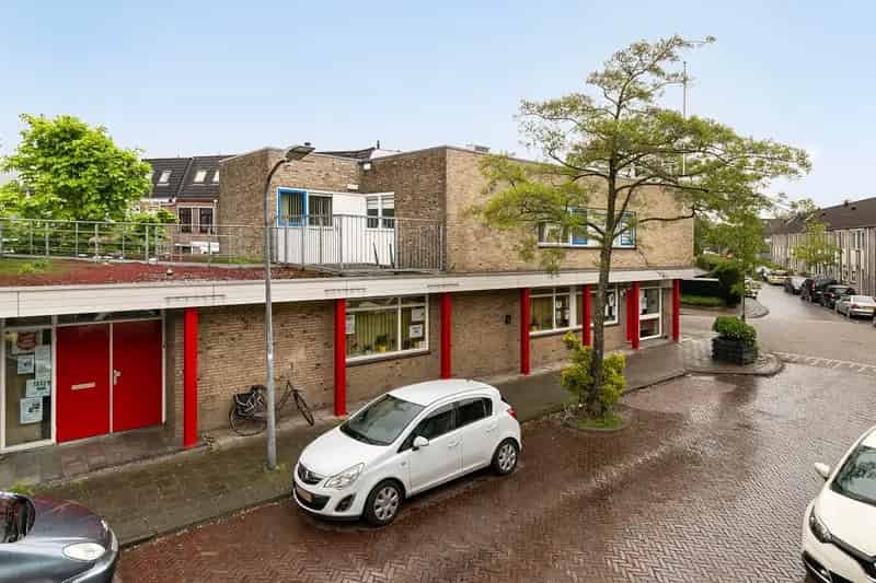 Voormalig Buurthuis te Koop Haarlem - Ruime Kantoor- en Woonruimte