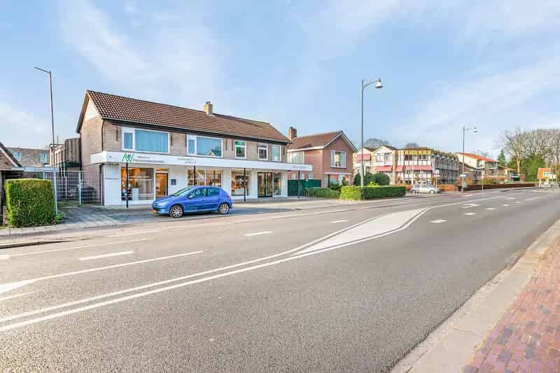 Belegging 't Harde: Winkel Kantoor Kapsalon Appartement te Koop