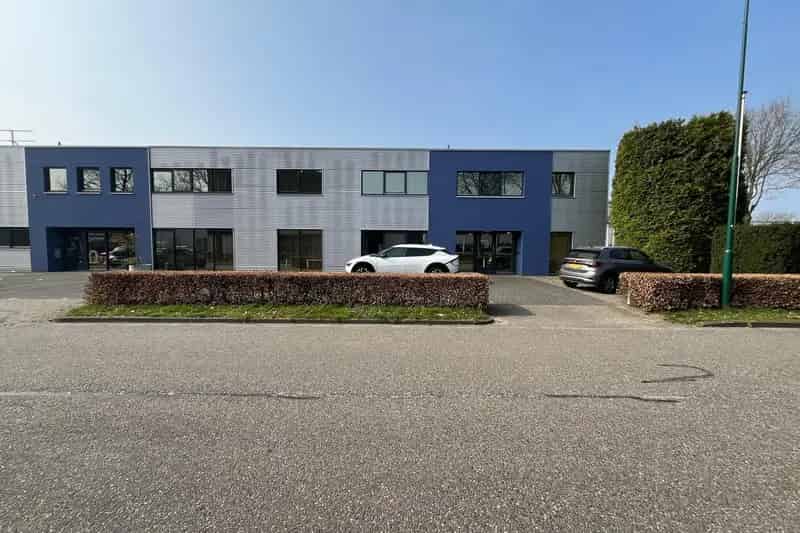 Bedrijfshal te Huur Bergeijk 305m2 Kantoor en Bedrijfsruimte
