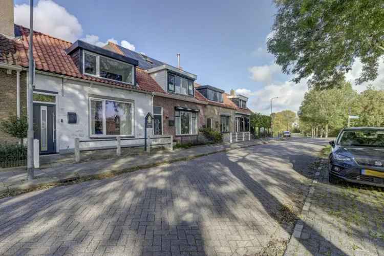 Stoofdijk 95 Stavenisse: Ruime Authentieke Woning met 3 Slaapkamers en Tuin