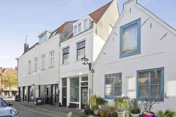 Winkel te Koop Haarlem Groot Heiligland: Charmante ruimte in historisch centrum