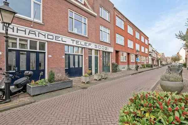 Dubbele Benedenwoning Oud-Charlois Moderne Renovatie Tuin