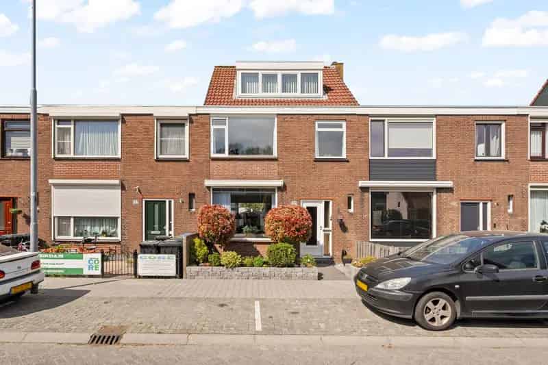 Huis te koop: Ring 195 3195 XE Pernis Rotterdam 