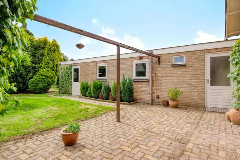 Semi-bungalow Valburg Grote Garage Diepe Tuin