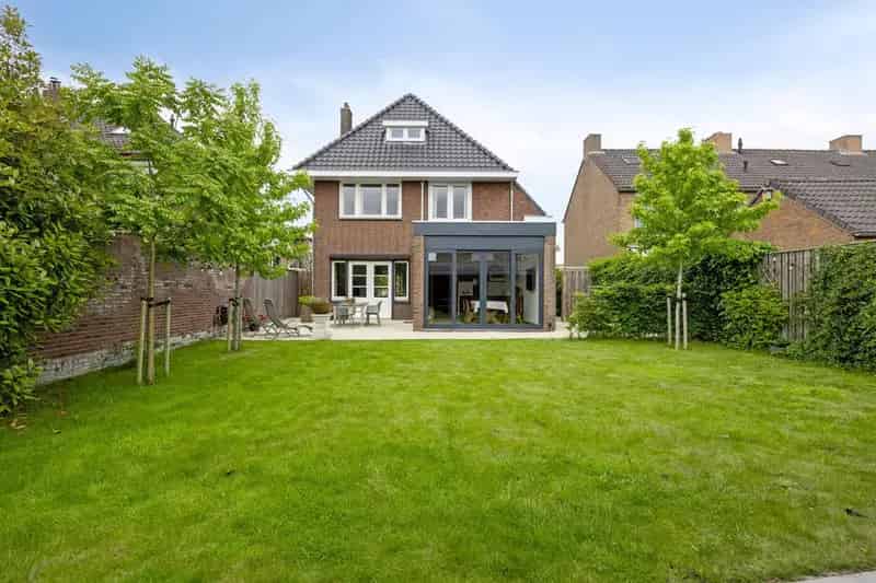 Jaren 30 woning Gennep 5 slaapkamers moderne keuken tuin