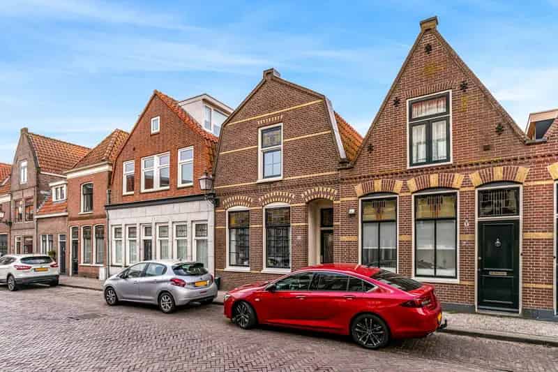 Huis te koop Hoorn: Binnenstadswoning met 3 slaapkamers en diepe tuin