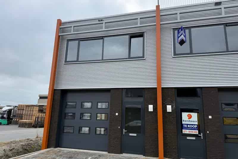 Bedrijfshal te huur Roelofarendsveen 124m²