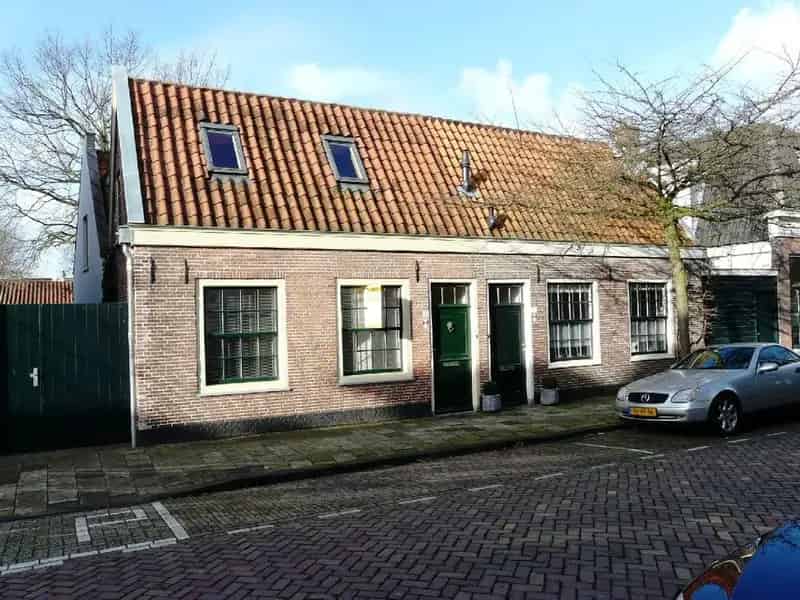 Halfvrijstaand Huis Gerenoveerd Rustige Buurt Grote Tuin