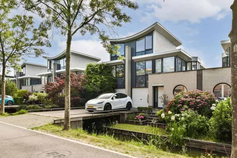 Twee Onder Een Kapwoning Prinsenland 4 Slaapkamers Garage Tuin