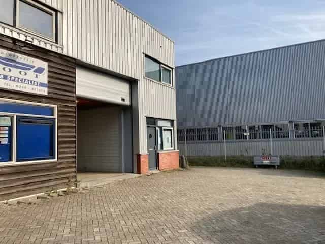 Bedrijfshal te Huur Woerden A12 212m2 Kantoor Parkeerplaatsen