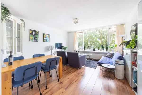 3 Slaapkamers Appartement nabij Park en Scholen