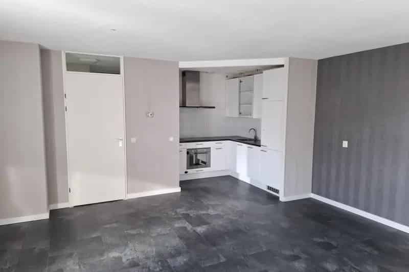 Ruime 3-kamer Hoekwoning Hoogvliet Nabij Centrum