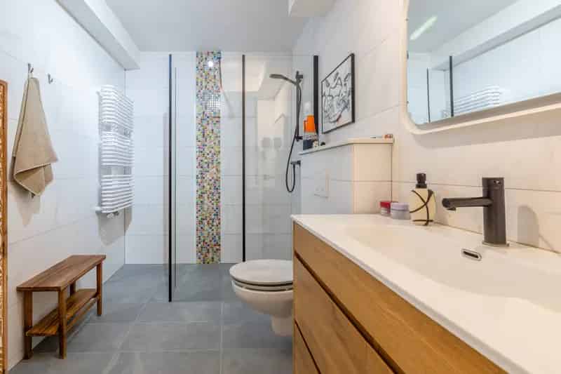 Gezinswoning Groningen: 4 slaapkamers, moderne badkamer, zonnige tuin