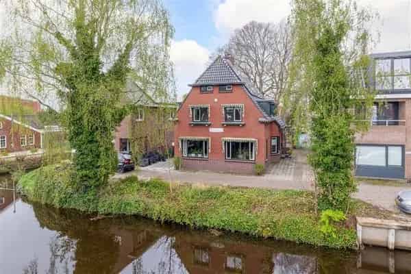 Jaren 30 woning Veendam 6 slaapkamers aan het water