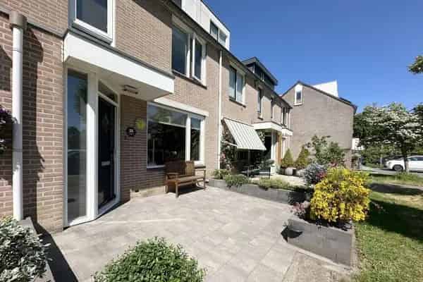 Ruime gezinswoning in kindvriendelijke wijk Het Veld