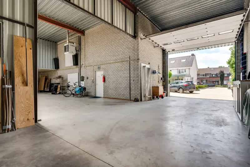 Woning met Bedrijfsruimte te Thorn