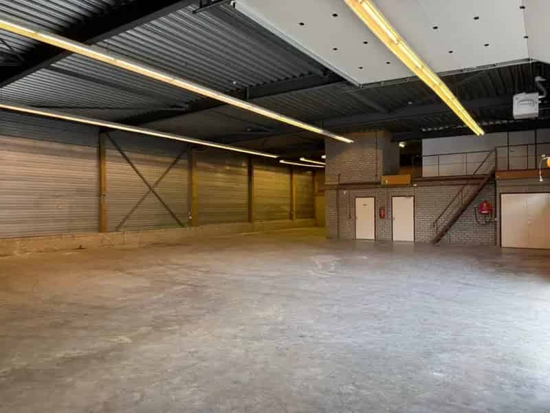 Bedrijfshal te Huur Geleen 747m2 Kantoor Buitenterrein