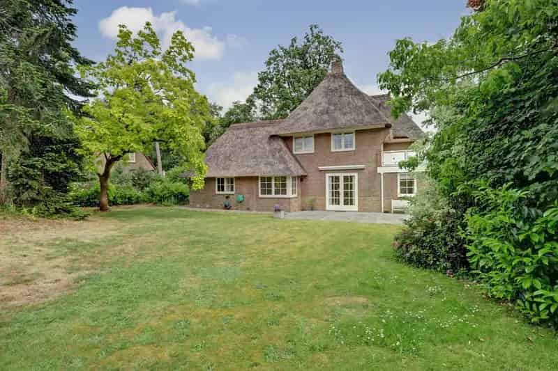 Rietgedekte Villa te Koop nabij Bossen