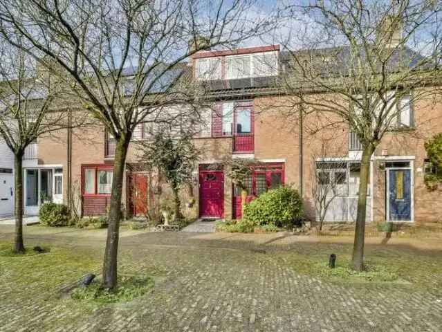 Ruime 6-kamerwoning Holendrecht Oost - 5 slaapkamers - Diepe tuin