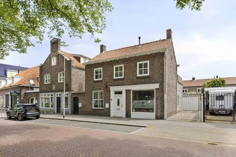 Ruim Familiehuis Etten Leur 4 slaapkamers Tuinkamer Garage Dakterras