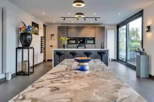 Luxe Villa te Huur 5 Slaapkamers 2 Studio's Kantoor
