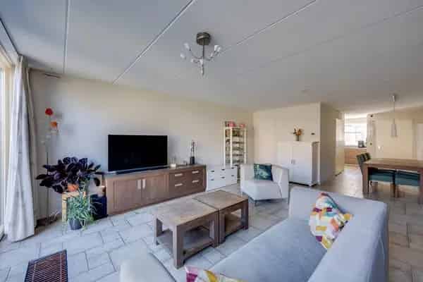 Ruime 4-slaapkamers tussenwoning met energielabel A++ en thuisbatterij