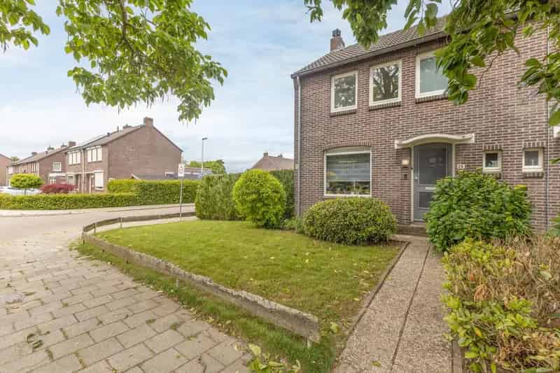 Hoekwoning Heerlerbaan 3 slaapkamers 2 garages