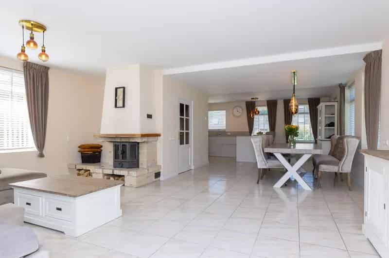 Vrijstaande woning aan het water te Zwaag nabij Hoorn