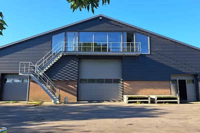 Bedrijfshal te Huur Waverveen 711m²